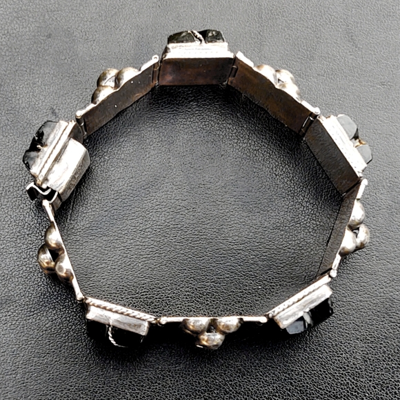 Vintage Taxco Sterling Silver and Carved Onyx Bracelet - Picture 10 of 12
